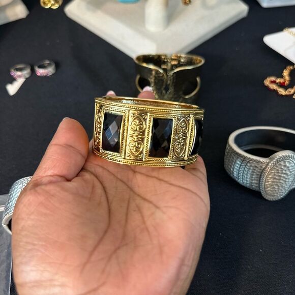 DENKAYS CHARMED BRACLET BANGLES - Picture 9 of 16